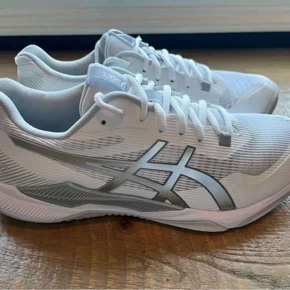 Asics White and Gray Athletic Shoes with Breathable Mesh - Picture 4 of 9